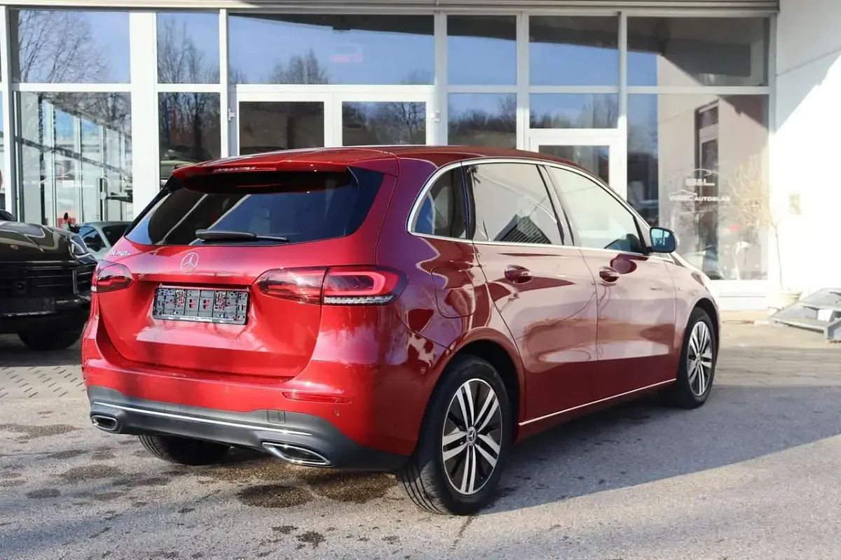 Gebraucht Mercedes B250 Progressive 160 PS (117 kW) 2021 Rot Kleinwagen