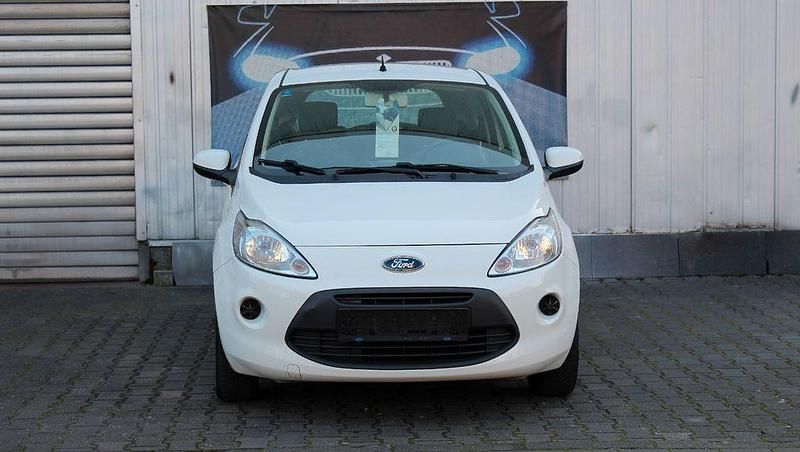 Gebraucht Ford Ka Ambiente 69 PS (50 kW) 2012 Weiß Kleinwagen