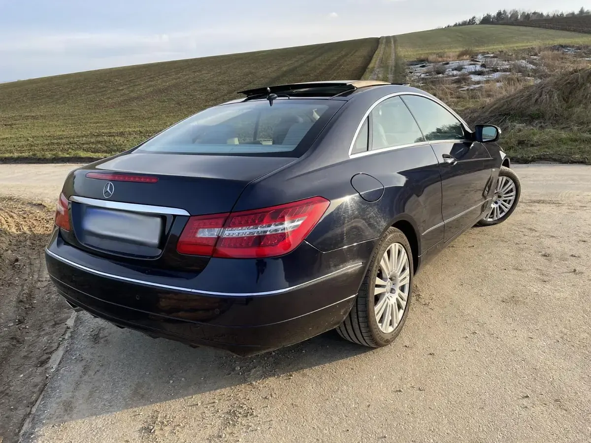 Gebraucht Mercedes E250 204 PS (150 kW) 2009 Blau Coupé