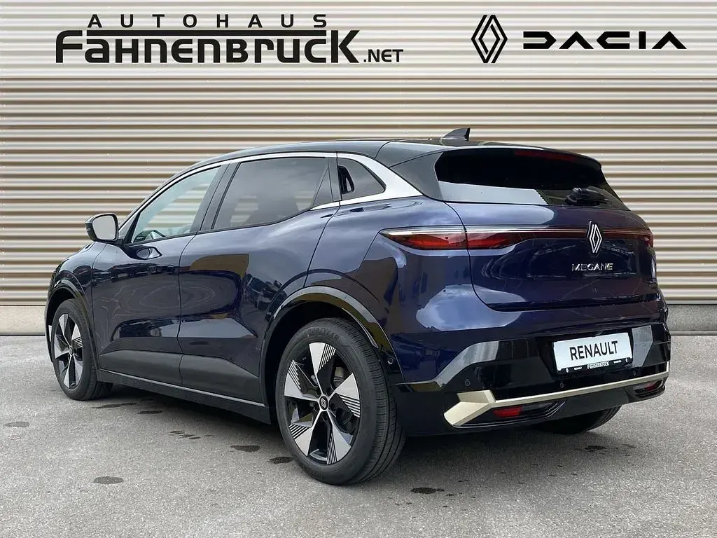 Nowe Renault Megane E-Tech Iconic 160 kW (218 KM) 2025 Niebieski Sedan/Limuzyna