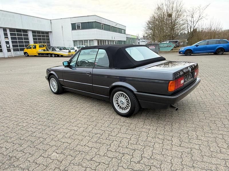Gebraucht BMW 318 Cabriolet 113 PS (83 kW) 1992 Schwarz Cabrio
