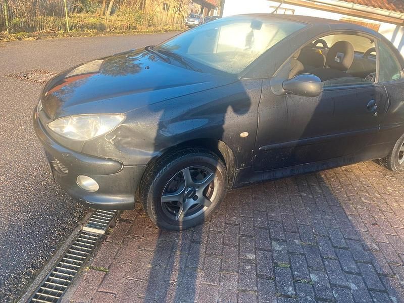 Gebraucht Peugeot 206 CC 108 PS (79 kW) 2003 Schwarz Cabrio