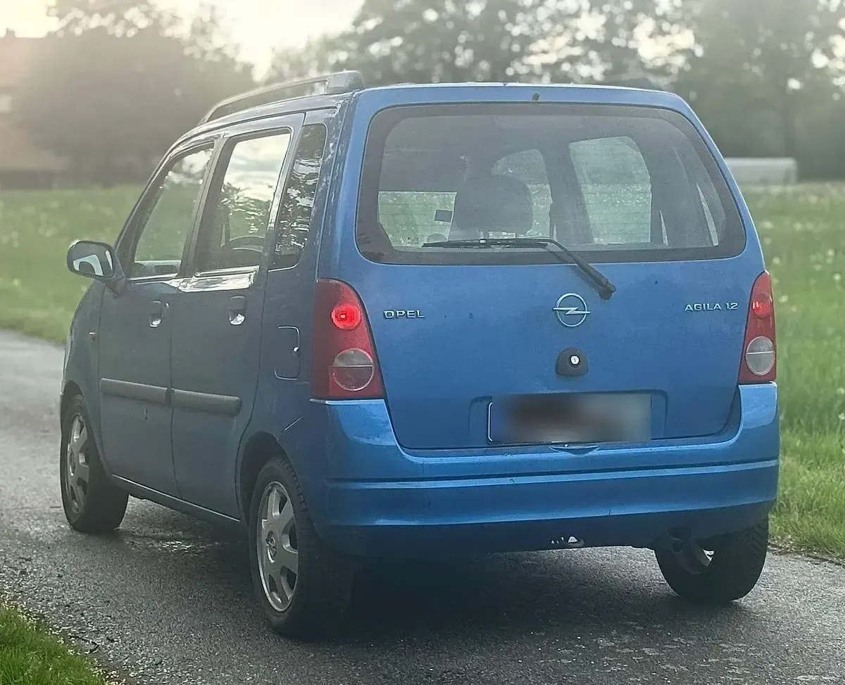 Używany Opel Agila 75 KM (55 kW) 2003 Niebieski Minivan