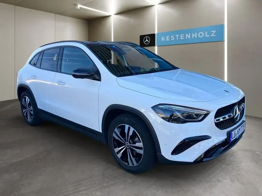 Gebraucht Mercedes GLA180 Night 136 PS (100 kW) 2025 Weiß SUV