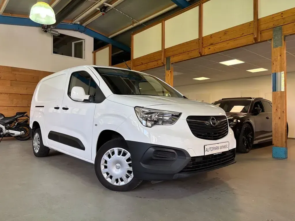 Gebraucht Opel Combo Edition 102 PS (75 kW) 2020 Weiß Van / Kleinbus