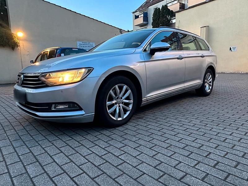 Gebraucht VW Passat 150 PS (110 kW) 2018 Silber Kombi