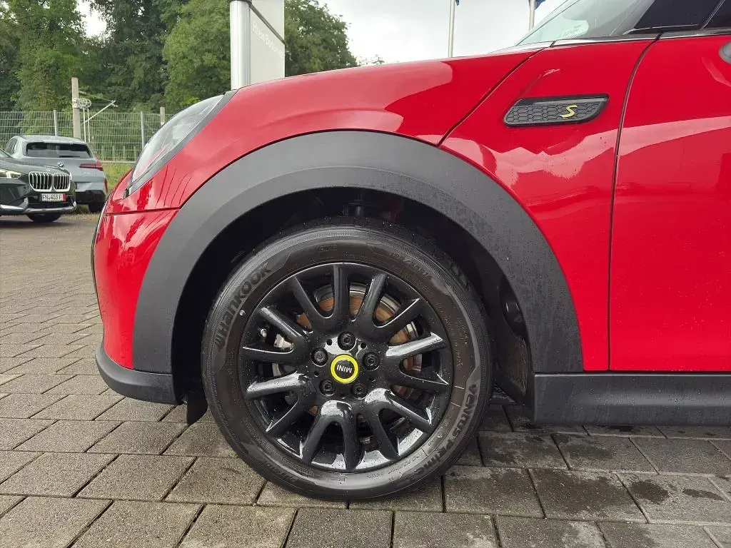 Gebraucht Mini Cooper SE 135 kW (184 PS) 2023 Rot Kleinwagen