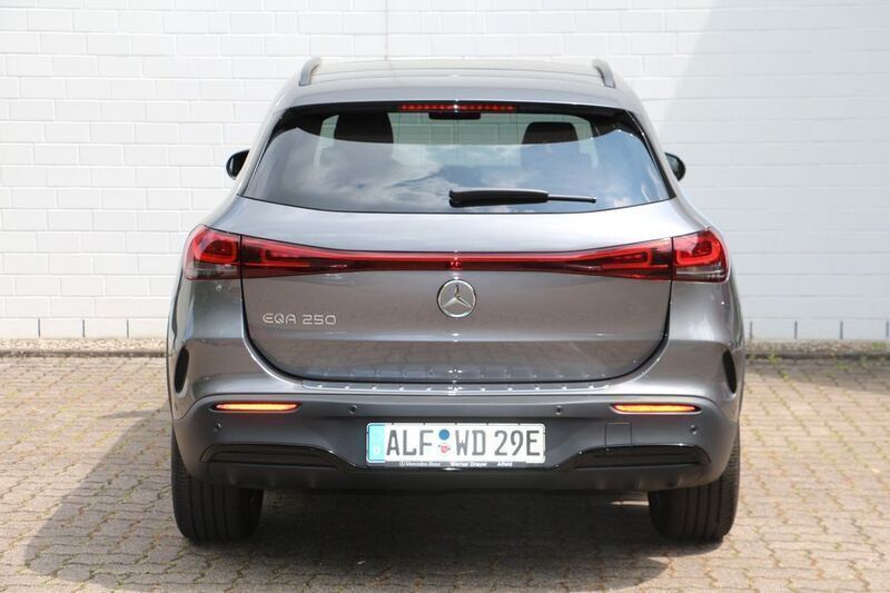 Gebraucht Mercedes EQA250 AMG 139 kW (190 PS) 2023 Mountaingrau  met. SUV