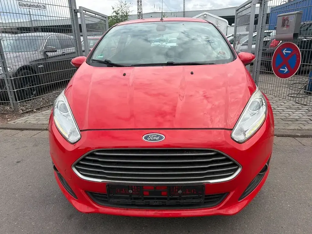 Second-hand Ford Fiesta Titanium 101 CP (74 kW) 2014 Roșu Hatchback