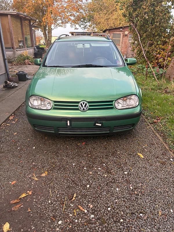 Grün Gebraucht 2001 VW Golf IV Kombi | 900 € (Fairer Preis) - Bild 1/4