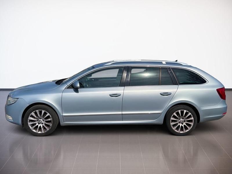 Gebraucht Skoda Superb Elegance 160 PS (117 kW) 2011 Blau Kombi