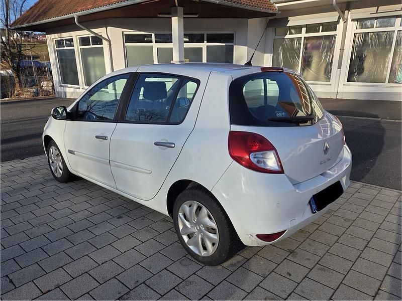 Gebraucht Renault Clio III 101 PS (74 kW) 2009 Weiß Kleinwagen