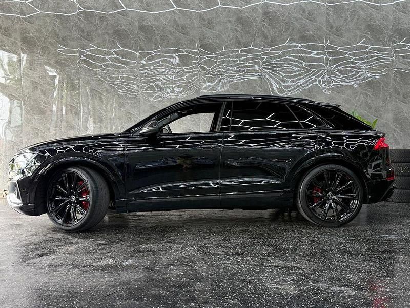 Schwarz Gebraucht 2023 Audi Q8 Competition SUV | 99.000 € - Bild 1/4