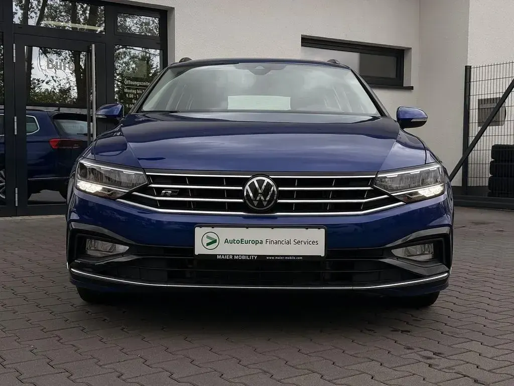 Gebraucht VW Passat R-line 150 PS (110 kW) 2022 Blau Kombi