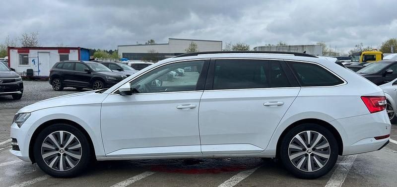 Gebraucht Skoda Superb 150 PS (110 kW) 2022 Weiß Kombi