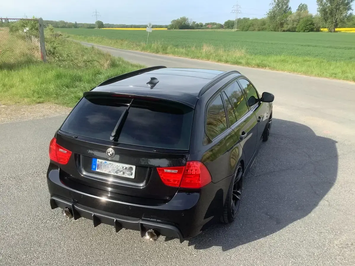 Gebraucht BMW 330 Performance 326 PS (239 kW) 2012 Schwarz Kombi