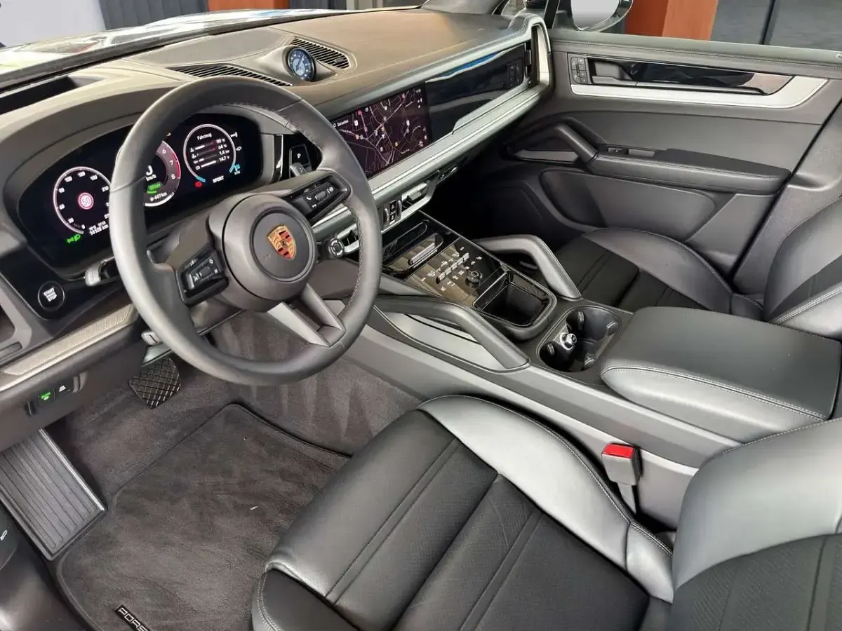 Gebraucht Porsche Cayenne 470 PS (345 kW) 2025 Schwarz SUV