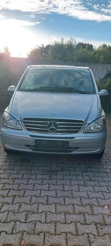 Grau Gebraucht 2021 Mercedes Viano Van / Kleinbus | 5.750 € - Bild 1/4