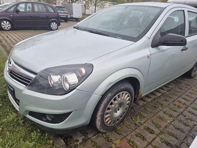 Second-hand Opel Astra 116 CP (85 kW) 2009 Argintiu Berlinǎ