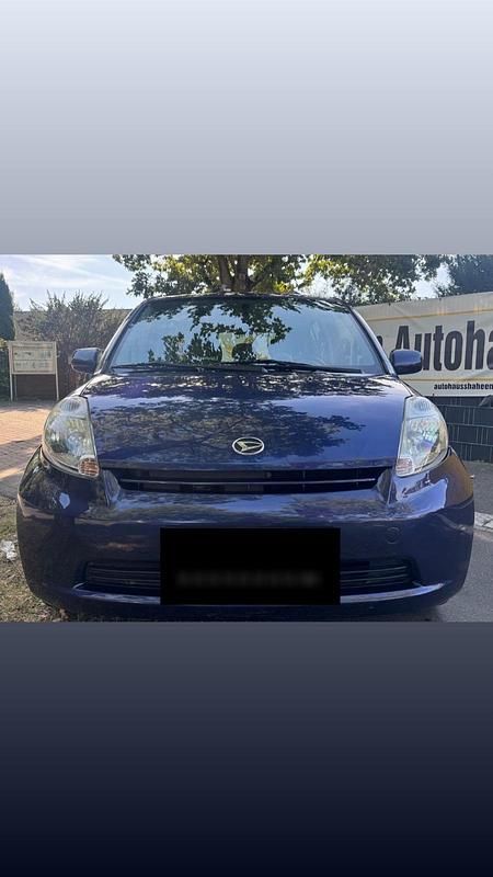 Blau Gebraucht 2006 Daihatsu Sirion Kleinwagen | 1.750 € (Fairer Preis) - Bild 1/4
