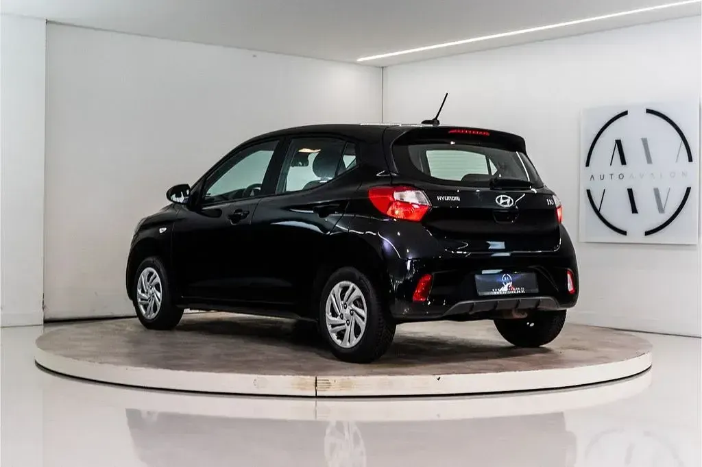 Gebraucht Hyundai i10 Comfort 67 PS (49 kW) 2021 Schwarz Kleinwagen