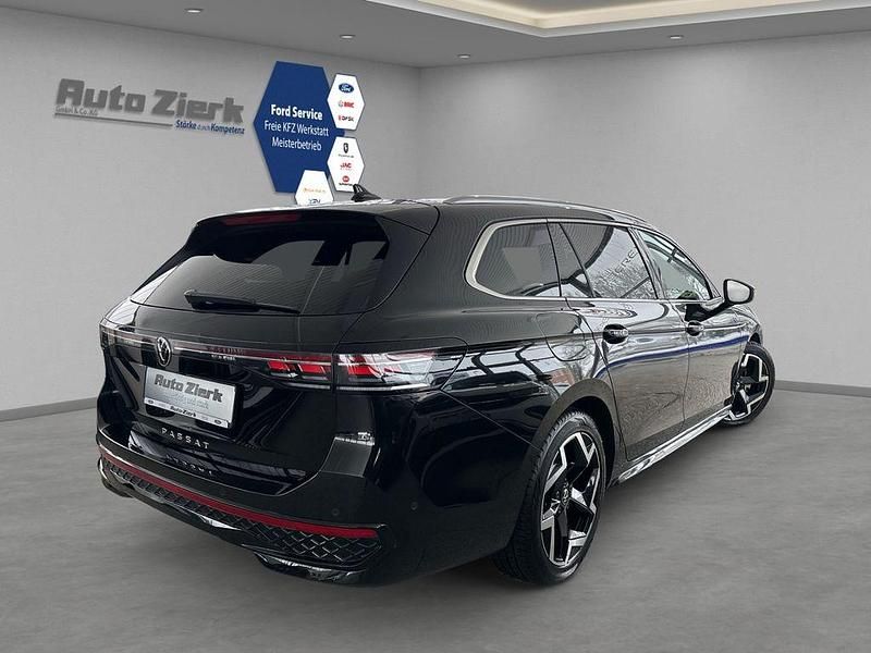 Gebraucht VW Passat R-line 150 PS (110 kW) 2025 Schwarz Kombi