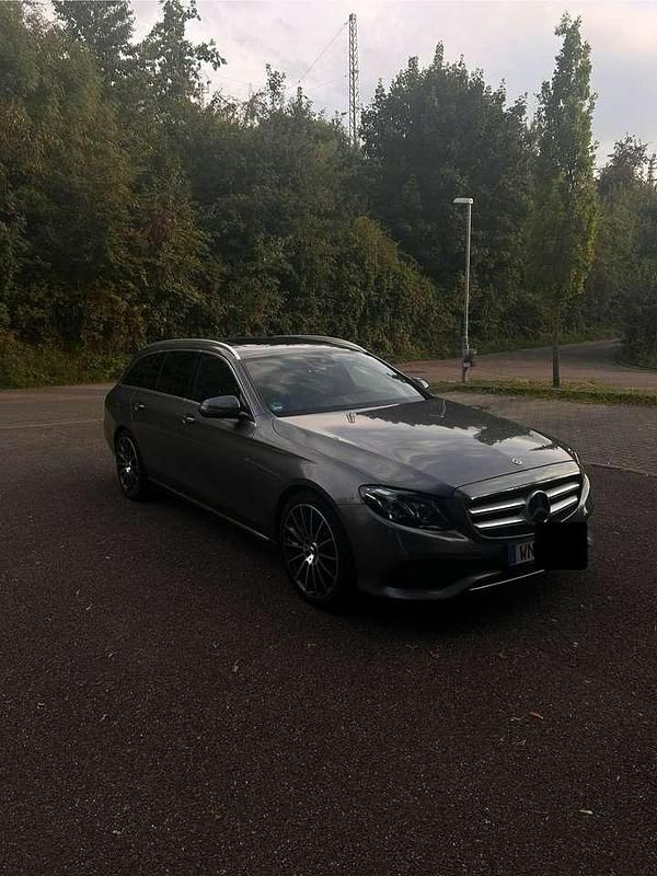 Gebraucht 2017 Mercedes E220 Avantgarde Kombi | 22.500 € (Guter Preis) - Bild 1/4