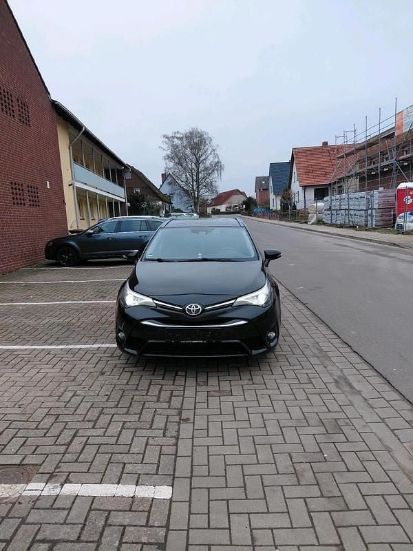 Gebraucht Toyota Avensis T2 143 PS (105 kW) 2016 Schwarz Kombi