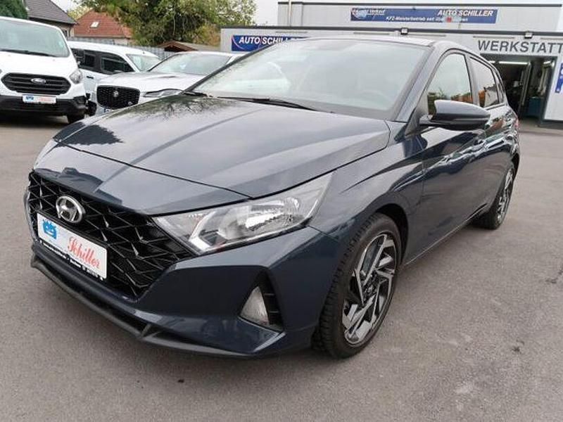 Grau Gebraucht 2022 Hyundai i20 Edition 30+ Limousine | 17.800 € (Etwas zu teuer) - Bild 1/4
