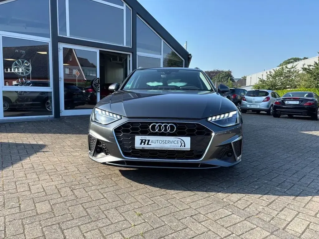 Gebraucht Audi A4 S-Line 150 PS (110 kW) 2024 Grau Kombi