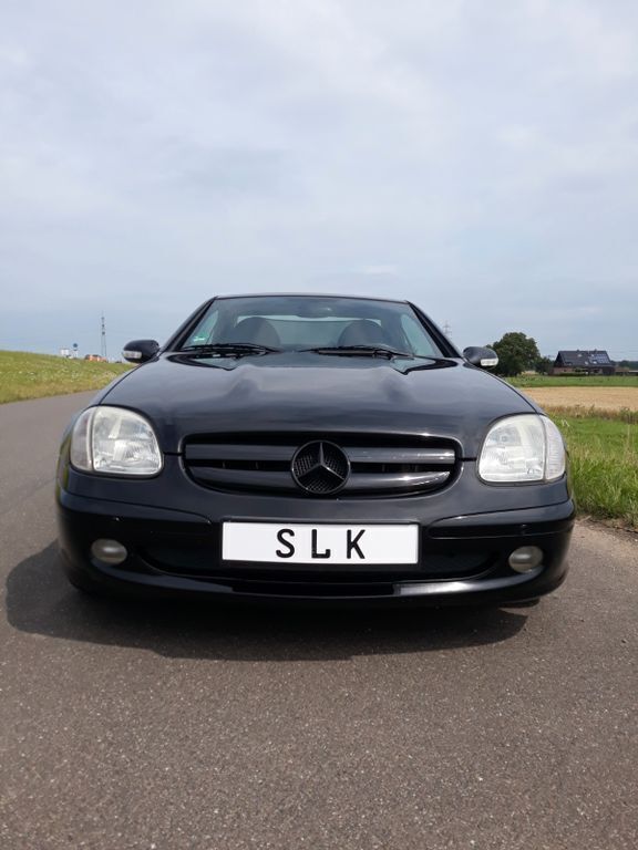 Schwarz Gebraucht 2001 Mercedes SLK200 Cabrio | 5.900 € (Fairer Preis) - Bild 1/4