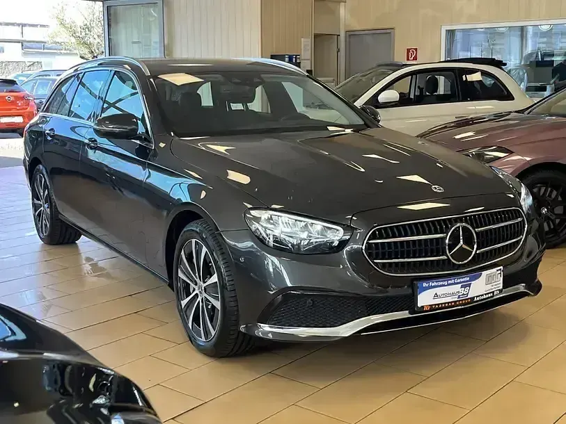 Gebraucht Mercedes E300 306 PS (225 kW) 2023 Grau Kombi