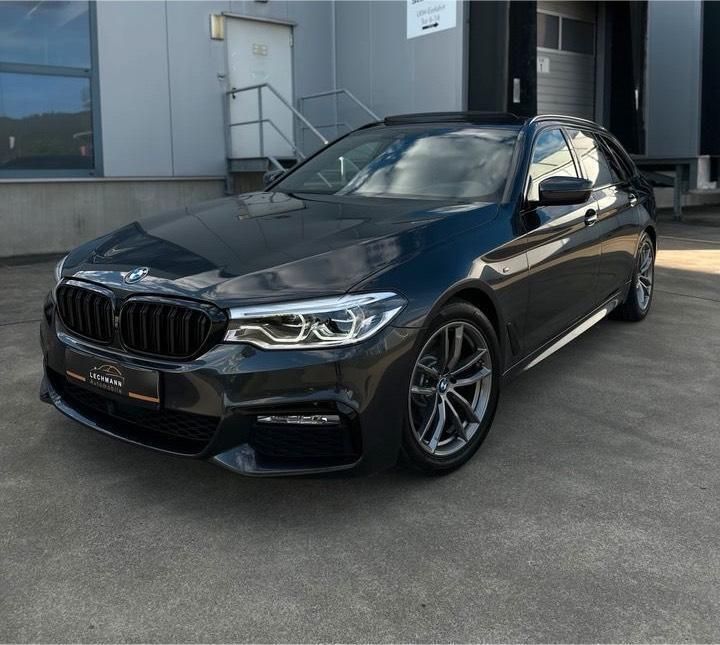 Grau Gebraucht 2017 BMW 520 M Sport Kombi | 25.995 € - Bild 1/4
