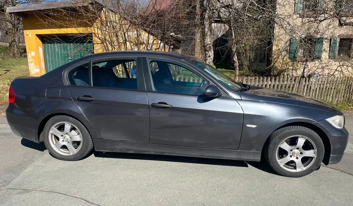 Gebraucht BMW 318 129 PS (94 kW) 2005 Blau Kombi