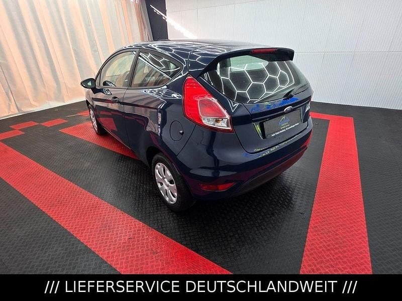 Gebraucht Ford Fiesta Ambiente 60 PS (44 kW) 2015 Blau Kleinwagen