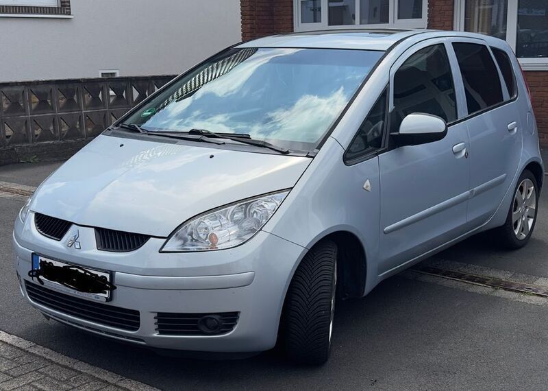 Blau Gebraucht 2004 Mitsubishi Colt Instyle Limousine | 1.500 € (Fairer Preis) - Bild 1/4