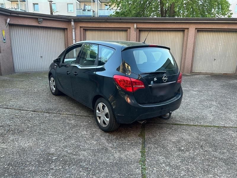 Second-hand Opel Meriva 140 CP (102 kW) 2013 Negru Monovolum