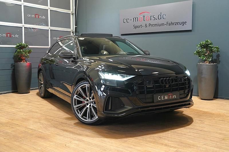 Mythosschwarz metallic Gebraucht 2023 Audi Q8 Competition SUV | 81.980 € (Superpreis) - Bild 1/4