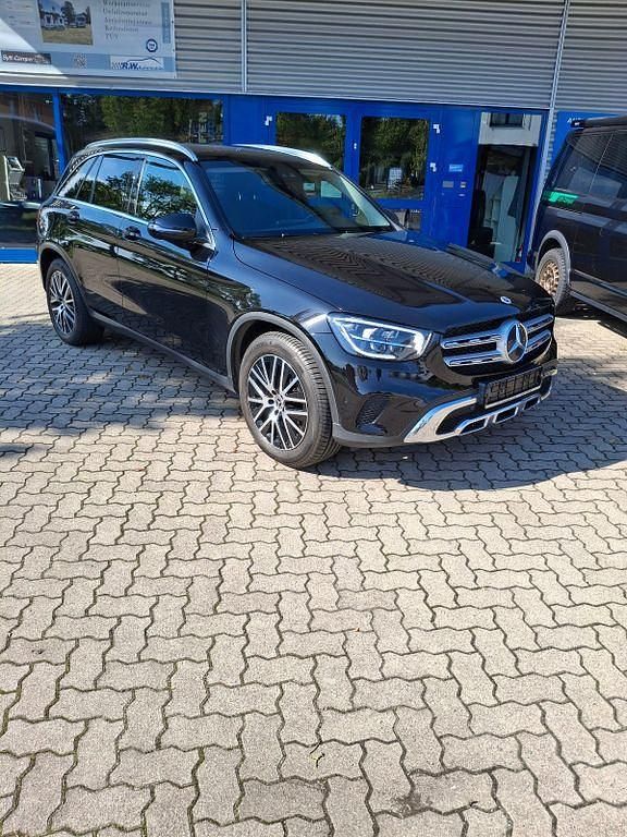 Schwarz Gebraucht 2022 Mercedes GLC300 SUV | 37.990 € (Fairer Preis) - Bild 1/4