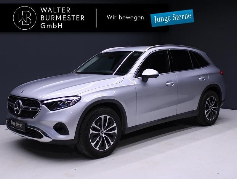 Metalliclack hightechsilber Gebraucht 2023 Mercedes GLC220 Avantgarde SUV | 49.870 € (Guter Preis) - Bild 1/4