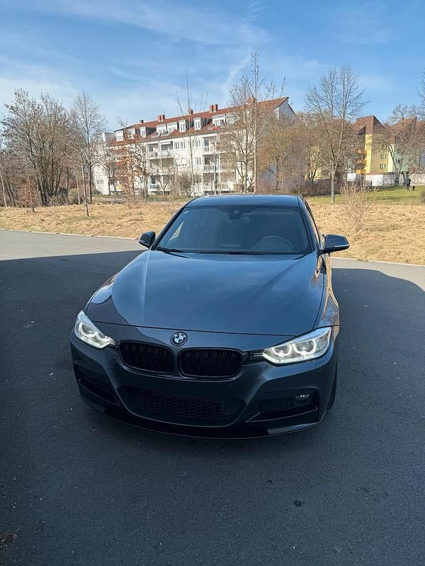 Gebraucht BMW 318 Shadowline 143 PS (105 kW) 2014 Grau Limousine