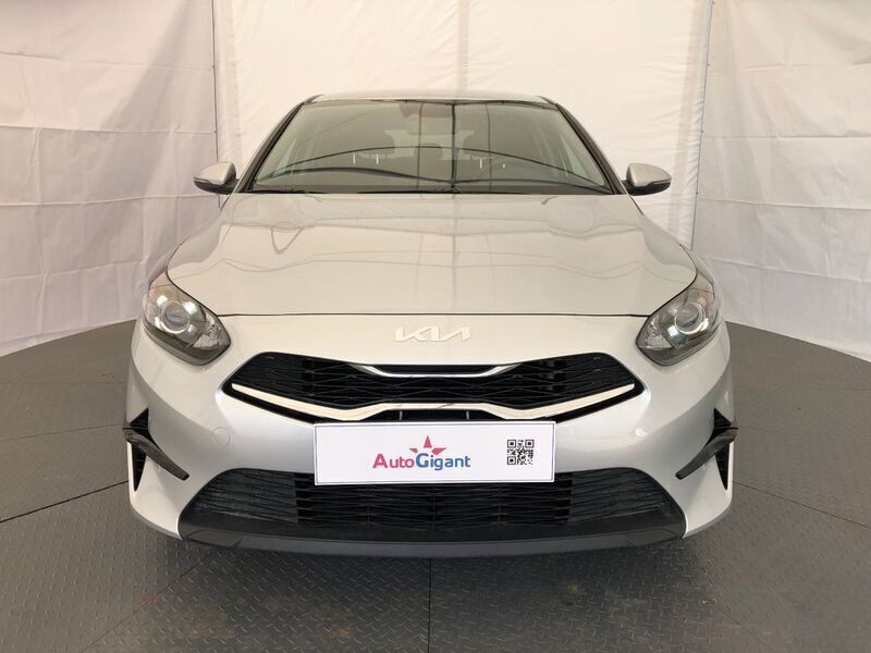 Używany Kia Ceed Gold 160 KM (117 kW) 2022 Srebrny Hatchback