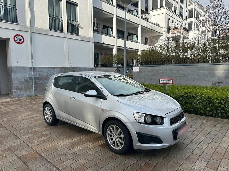 Gebraucht Chevrolet Aveo 101 PS (74 kW) 2012 Silber Limousine