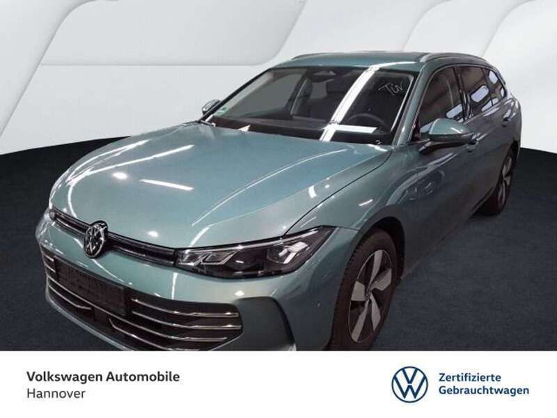 Maripositgrün metallic Gebraucht 2024 VW Passat Business Kombi | 30.490 € (Fairer Preis) - Bild 1/3