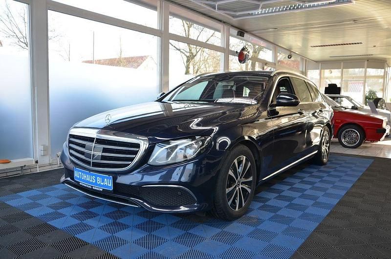 Gebraucht Mercedes E220 Exclusive 194 PS (142 kW) 2019 Blau Limousine