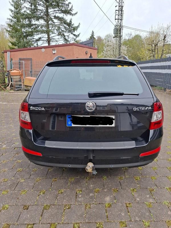 Gebraucht Skoda Octavia 105 PS (77 kW) 2014 Schwarz Kleinwagen