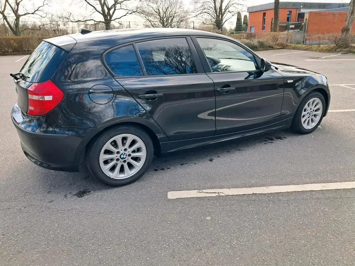 Second-hand BMW 116 116 CP (85 kW) 2011 Negru Hatchback