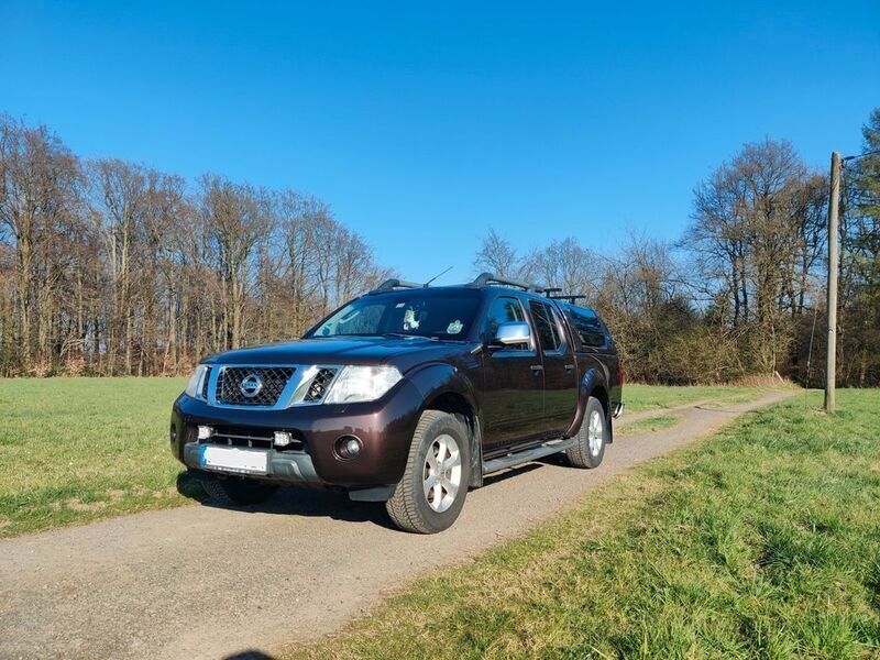 Braun Gebraucht 2012 Nissan Navara Abholung | 15.750 € (Teuer) - Bild 1/4