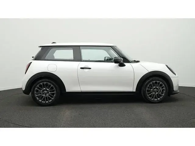 Gebraucht Mini Cooper 156 PS (114 kW) 2024 Nanuq white Kleinwagen