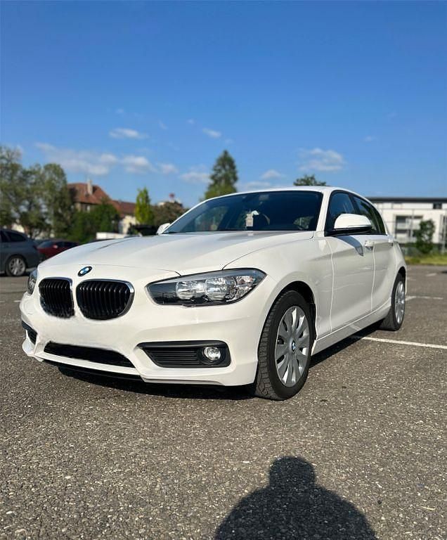 Weiß Gebraucht 2016 BMW 116 Sport Line Kleinwagen | 10.750 € (Fairer Preis) - Bild 1/4